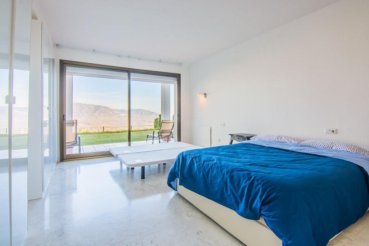 2 Bed Apartment for sale in La Mairena Costa Del Sol, Málaga, Spain