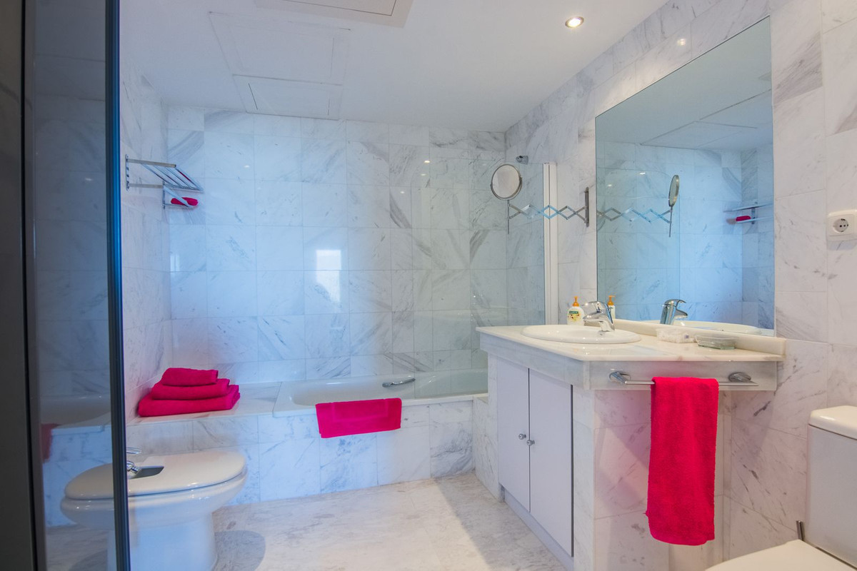 2 Bed Apartment for sale in La Mairena Costa Del Sol, Málaga, Spain