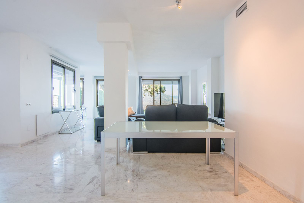 2 Bed Apartment for sale in La Mairena Costa Del Sol, Málaga, Spain