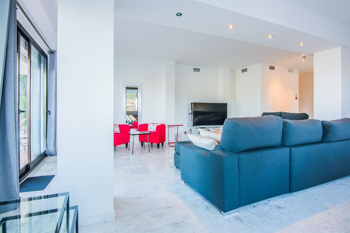 2 Bed Apartment for sale in La Mairena Costa Del Sol, Málaga, Spain