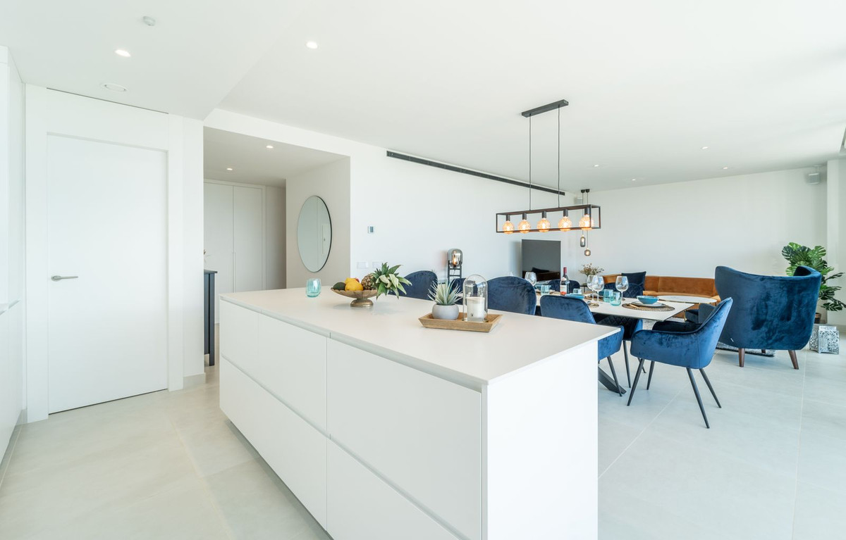 2 Bed Apartment for sale in Fuengirola Costa Del Sol, Málaga, Spain