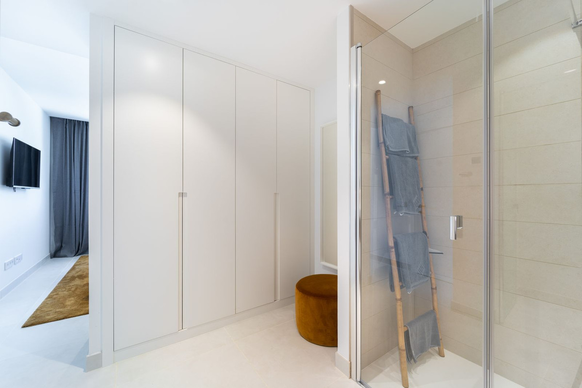 2 Bed Apartment for sale in Fuengirola Costa Del Sol, Málaga, Spain