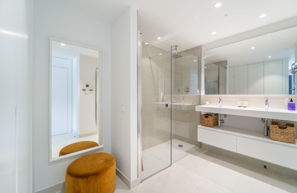 2 Bed Apartment for sale in Fuengirola Costa Del Sol, Málaga, Spain