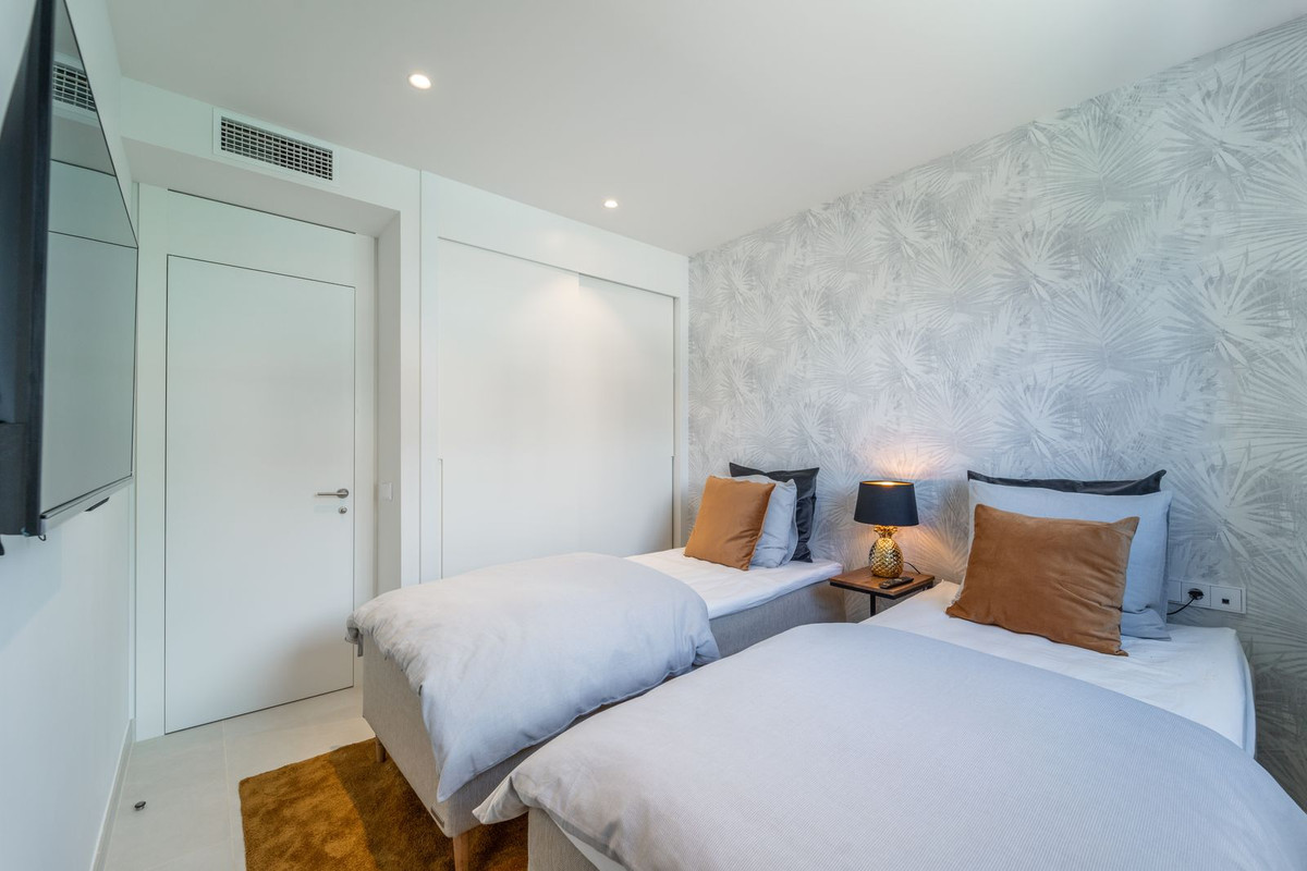 2 Bed Apartment for sale in Fuengirola Costa Del Sol, Málaga, Spain