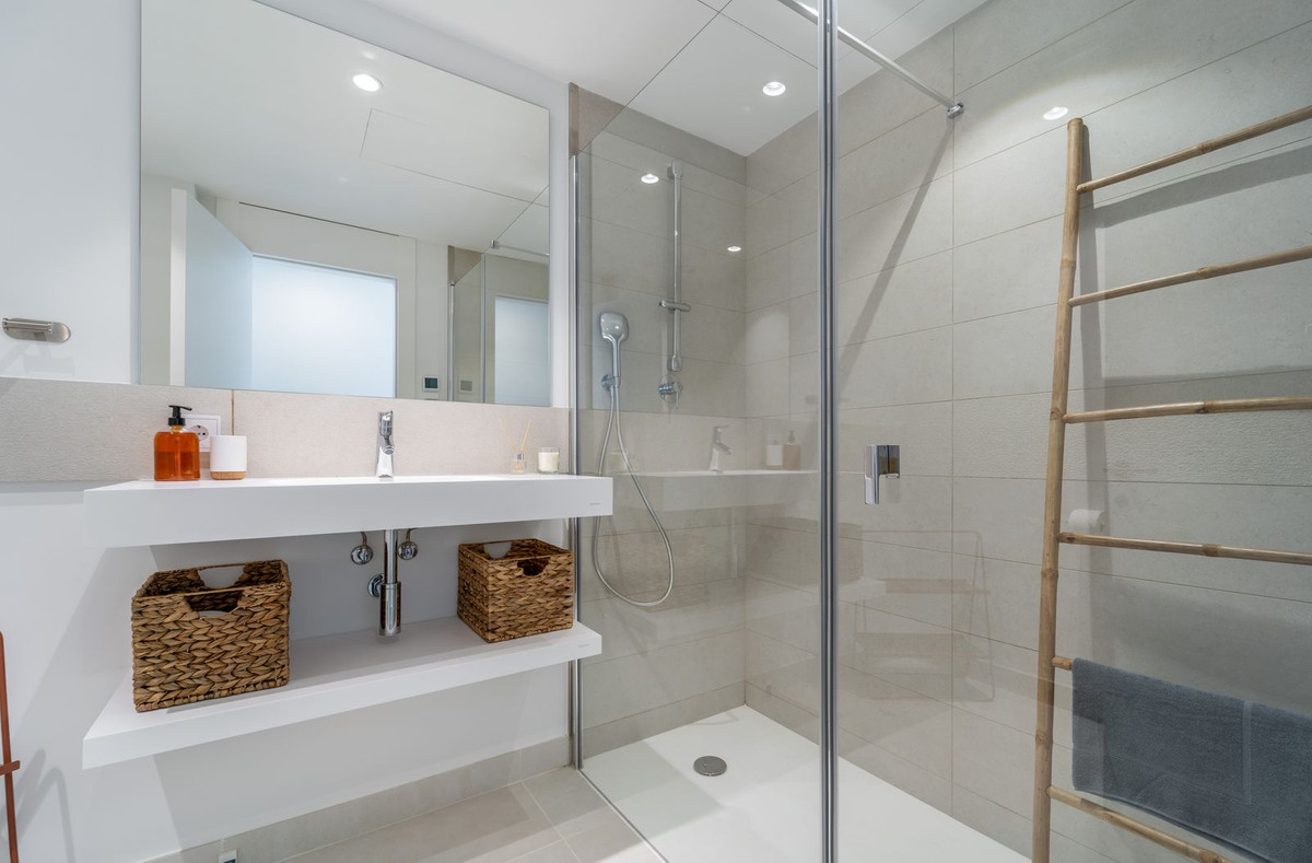 2 Bed Apartment for sale in Fuengirola Costa Del Sol, Málaga, Spain