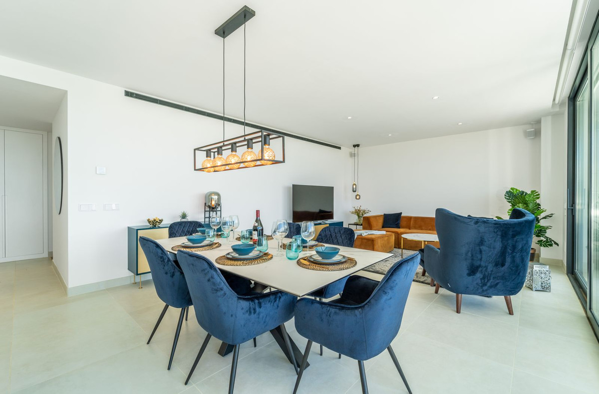 2 Bed Apartment for sale in Fuengirola Costa Del Sol, Málaga, Spain