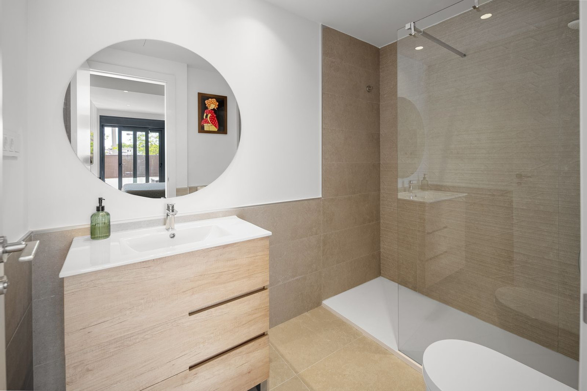 Se vende Apartamento Planta Baja de 2 dormitorios en Costa Del Sol, Málaga, España