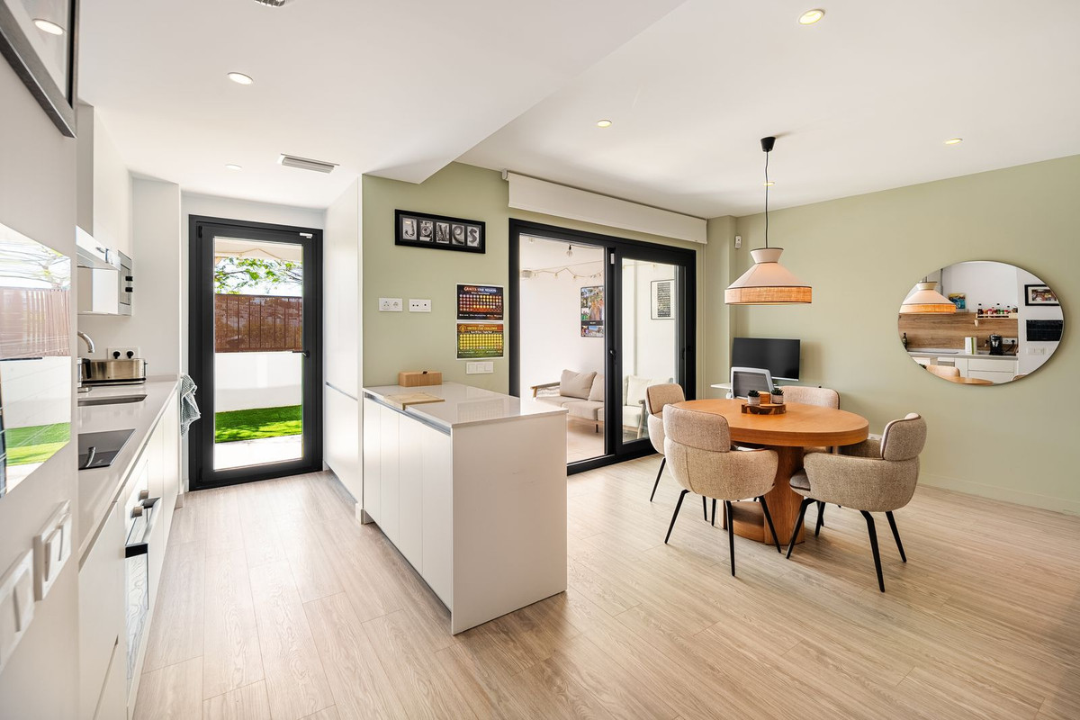 Se vende Apartamento Planta Baja de 2 dormitorios en Costa Del Sol, Málaga, España