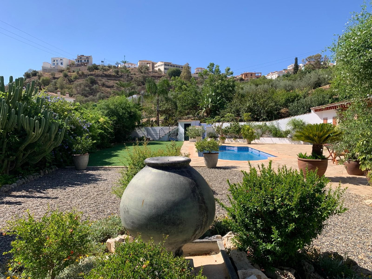 3 Bed Townhouse for sale in Alora Costa Del Sol, Málaga, Spain