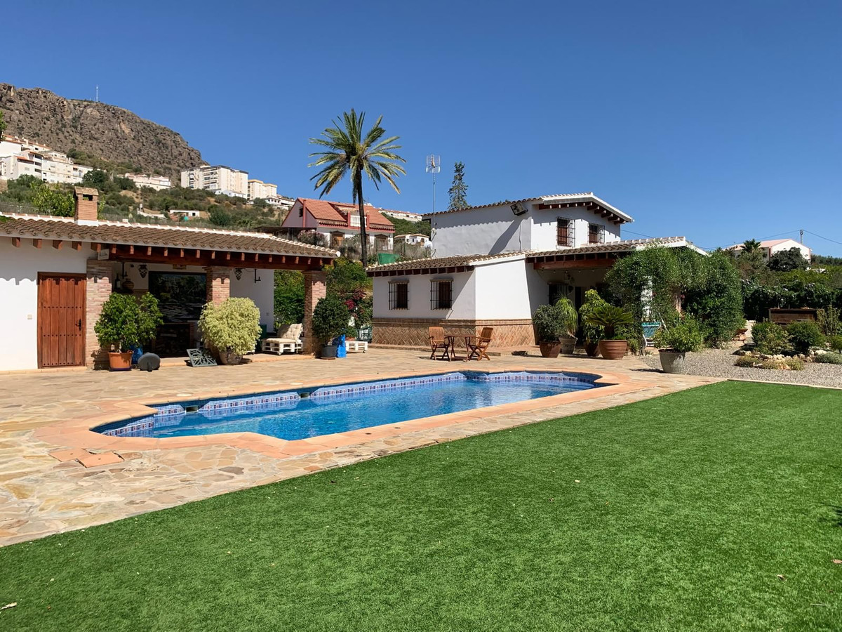 3 Bed Townhouse for sale in Alora Costa Del Sol, Málaga, Spain