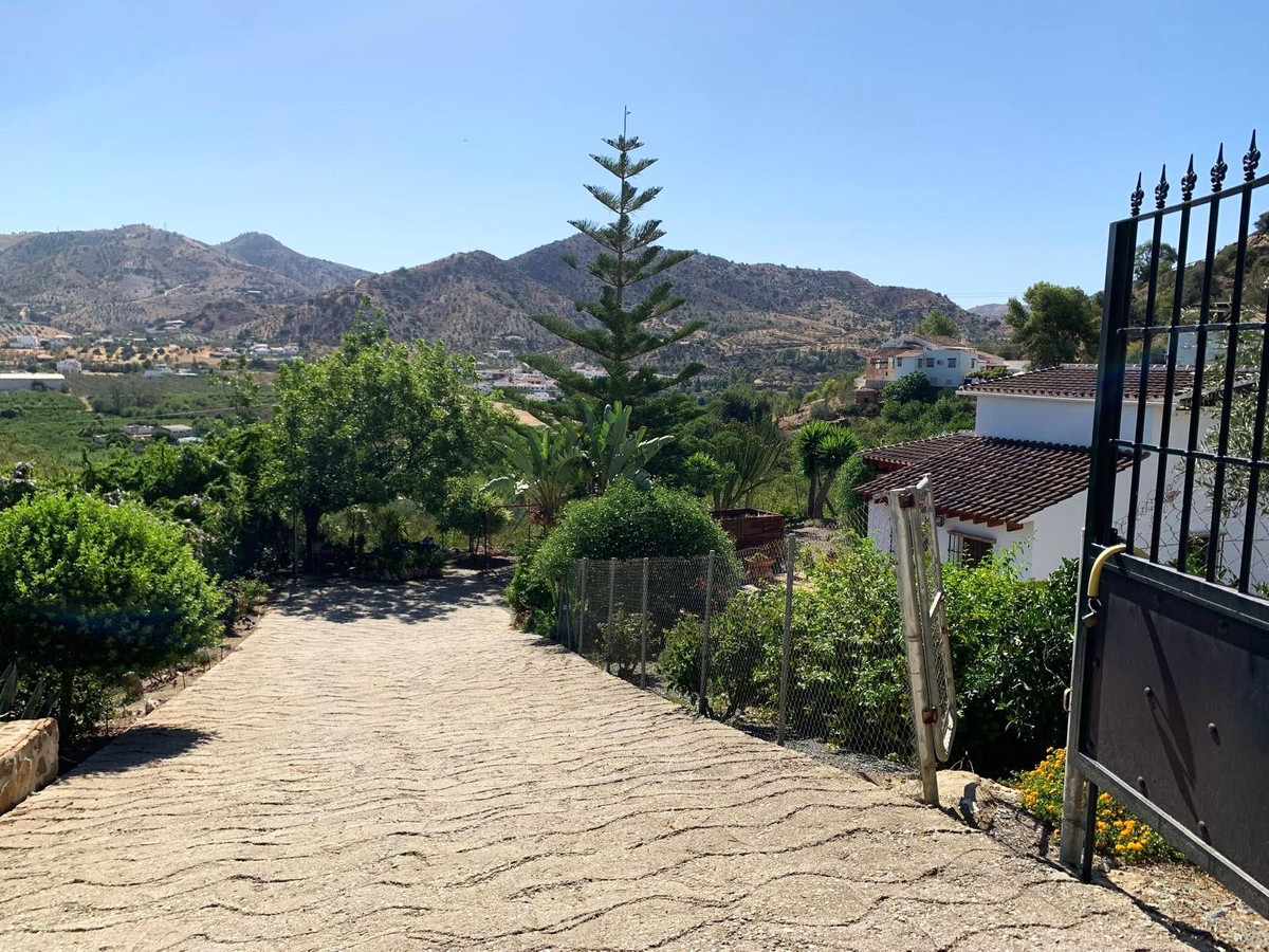 3 Bed Townhouse for sale in Alora Costa Del Sol, Málaga, Spain