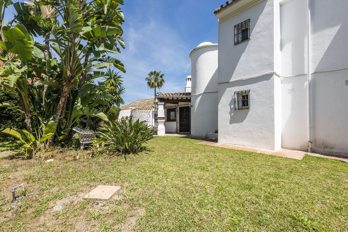 3 Bed Townhouse for sale in Atalaya Costa Del Sol, Málaga, Spain