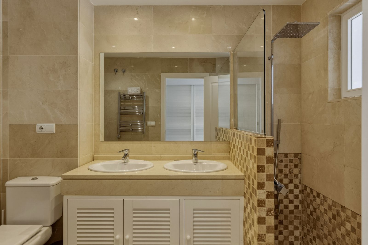 3 Bed Apartment for sale in Los Arqueros Costa Del Sol, Málaga, Spain