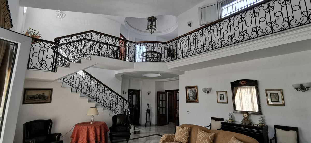 5 Bed Townhouse for sale in Estepona Costa Del Sol, Málaga, Spain