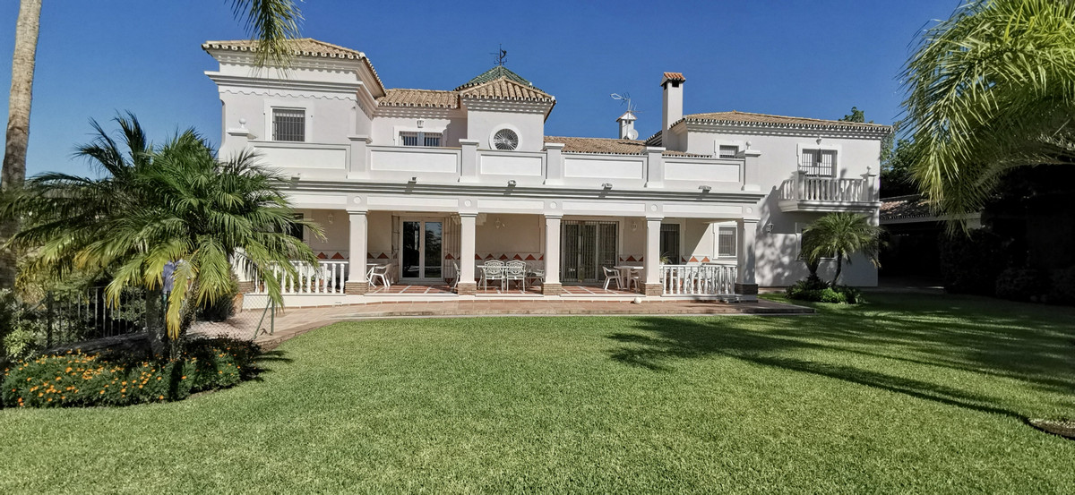 5 Bed Townhouse for sale in Estepona Costa Del Sol, Málaga, Spain