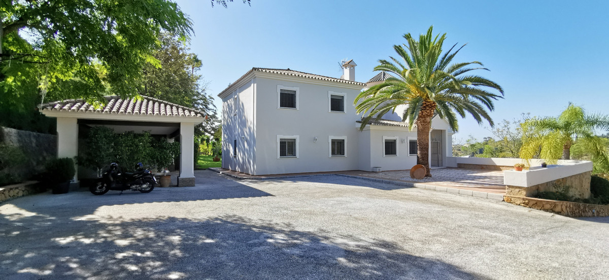 5 Bed Townhouse for sale in Estepona Costa Del Sol, Málaga, Spain