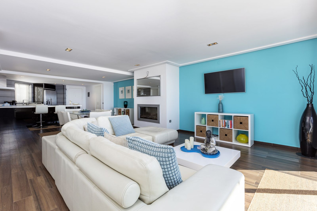 2 Bed Apartment for sale in Puerto Banús Costa Del Sol, Málaga, Spain