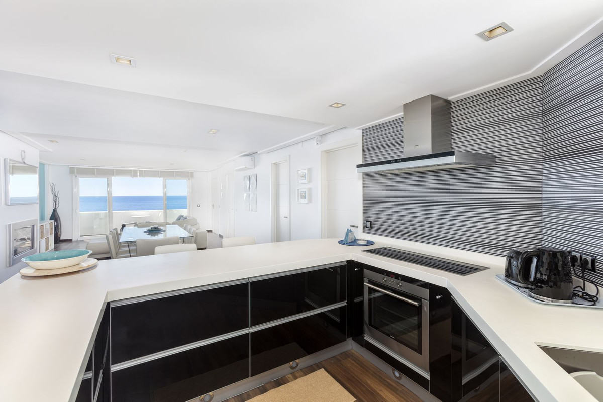2 Bed Apartment for sale in Puerto Banús Costa Del Sol, Málaga, Spain