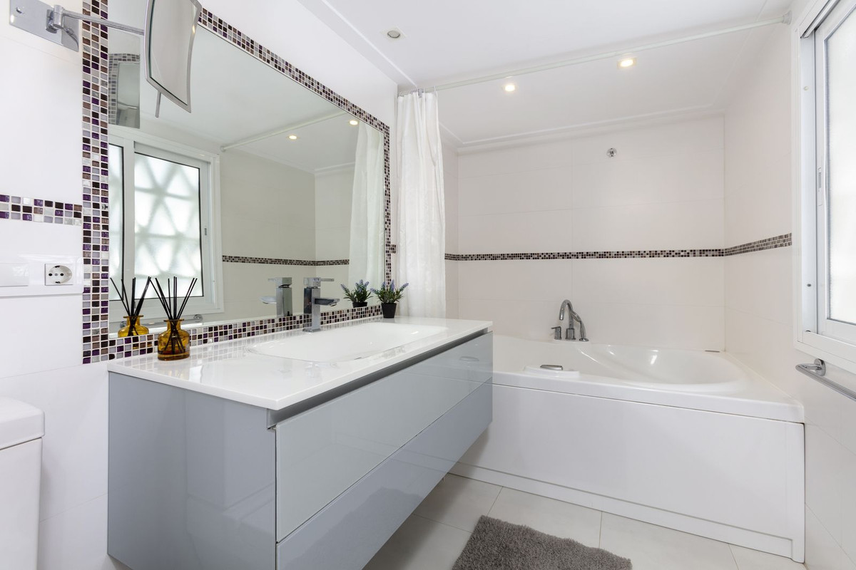 2 Bed Apartment for sale in Puerto Banús Costa Del Sol, Málaga, Spain