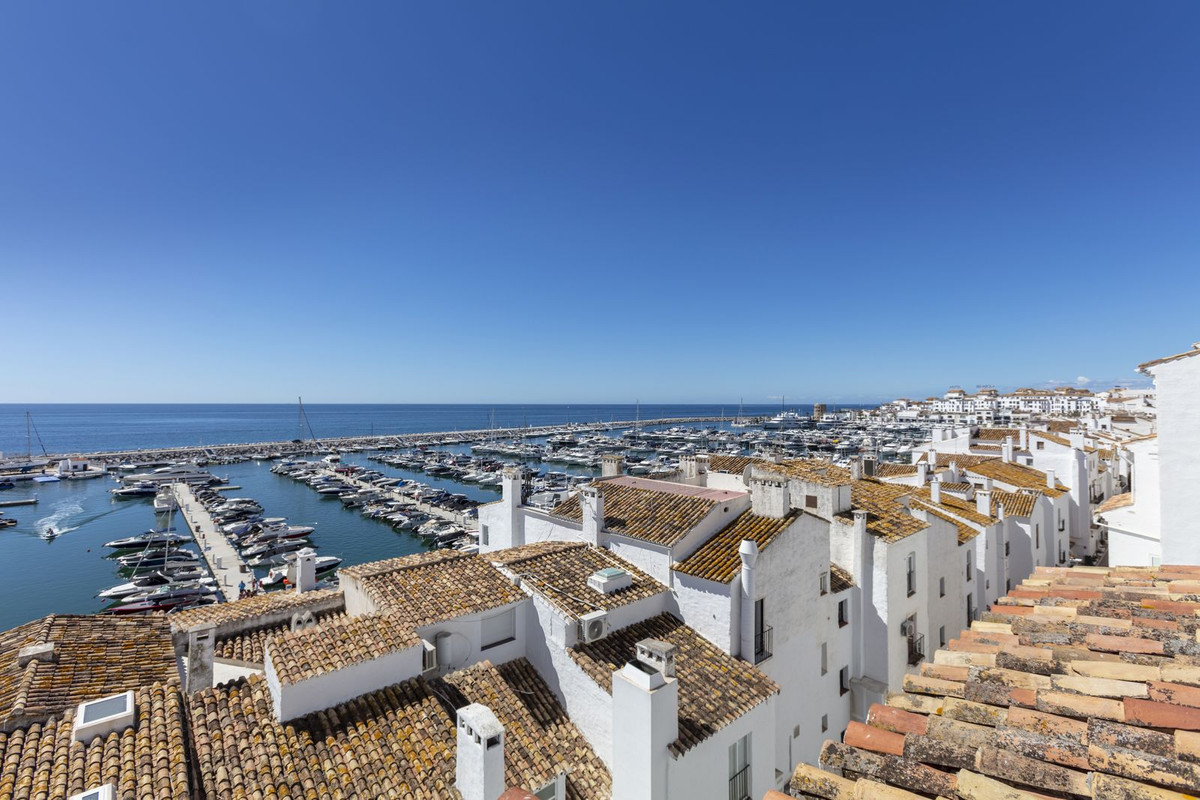 2 Bed Apartment for sale in Puerto Banús Costa Del Sol, Málaga, Spain