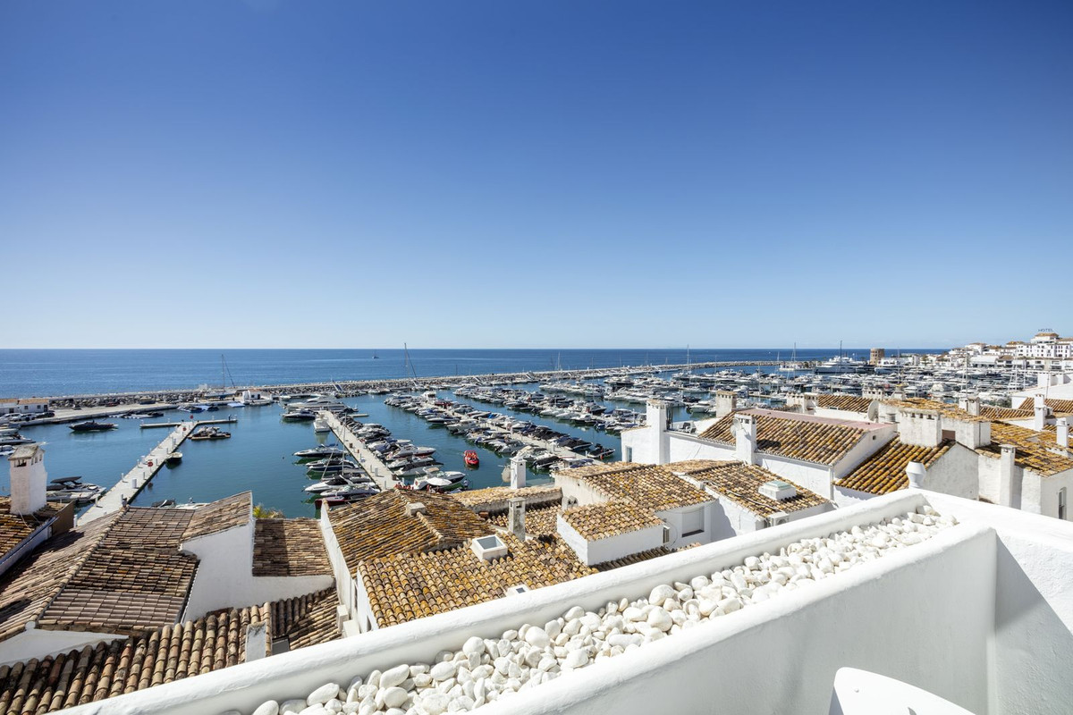 2 Bed Apartment for sale in Puerto Banús Costa Del Sol, Málaga, Spain