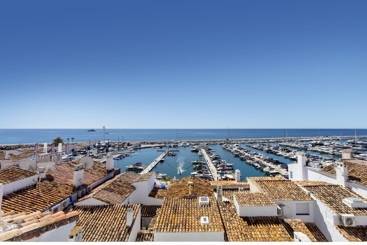 2 Bed Apartment for sale in Puerto Banús Costa Del Sol, Málaga, Spain