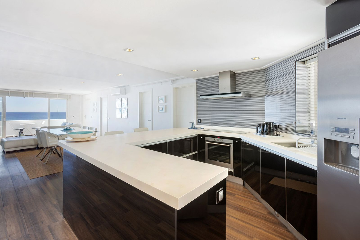 2 Bed Apartment for sale in Puerto Banús Costa Del Sol, Málaga, Spain
