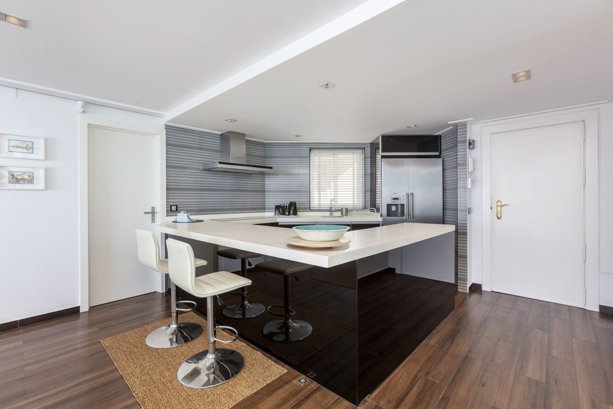2 Bed Apartment for sale in Puerto Banús Costa Del Sol, Málaga, Spain