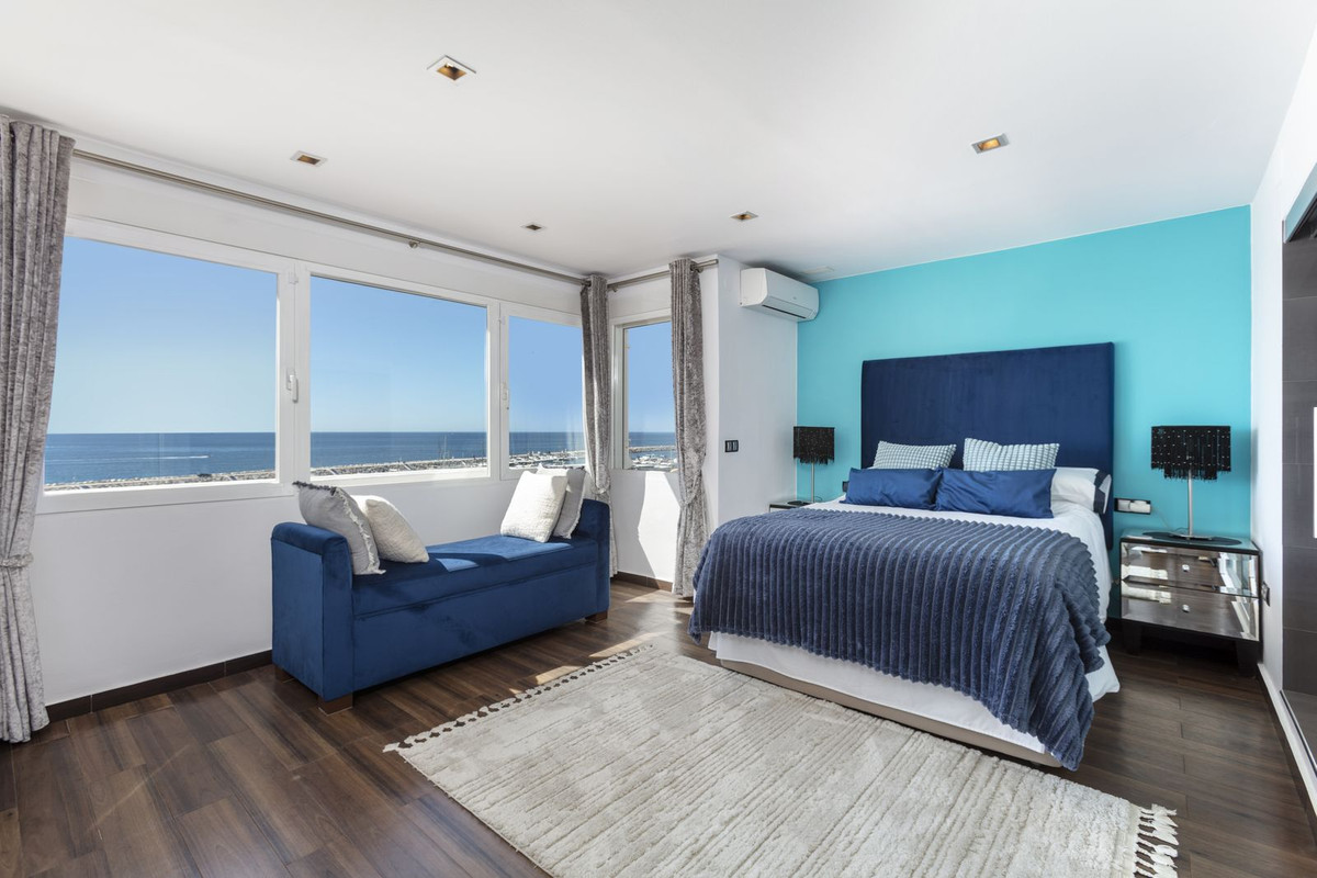 2 Bed Apartment for sale in Puerto Banús Costa Del Sol, Málaga, Spain