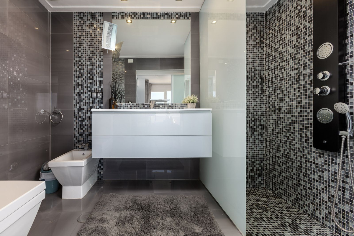 2 Bed Apartment for sale in Puerto Banús Costa Del Sol, Málaga, Spain
