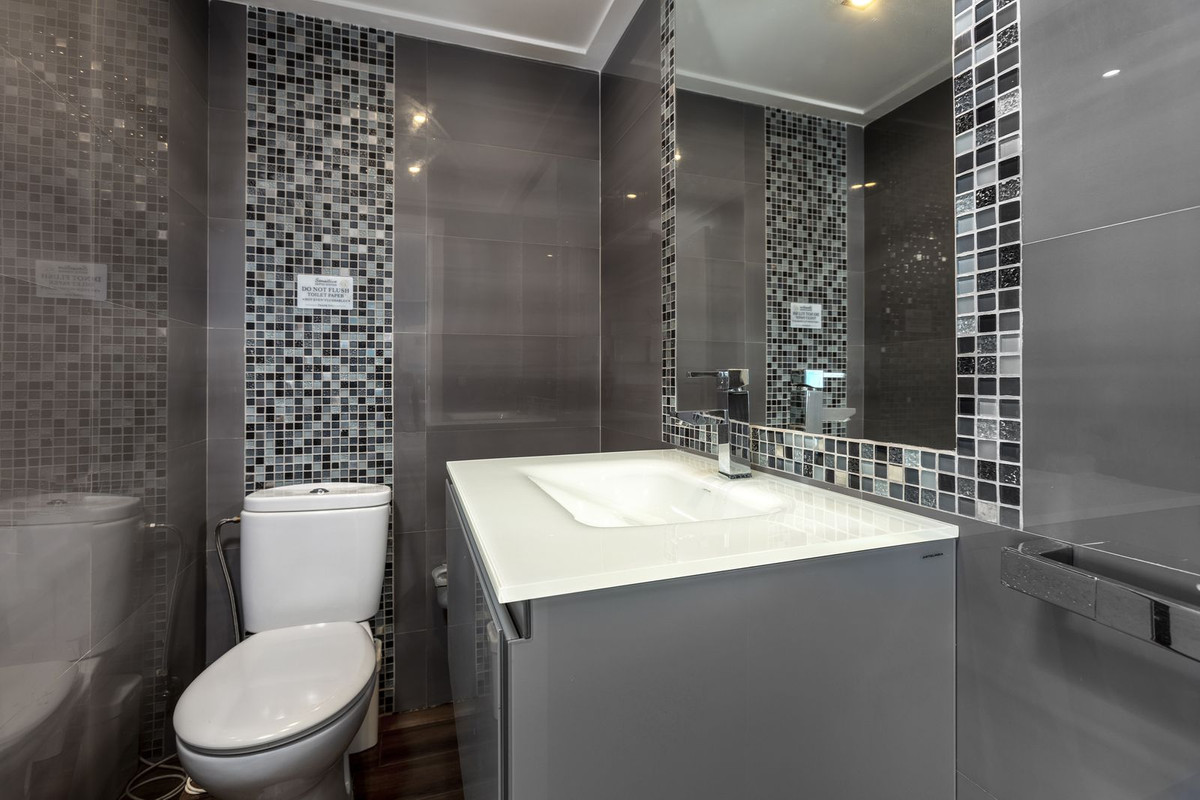 2 Bed Apartment for sale in Puerto Banús Costa Del Sol, Málaga, Spain