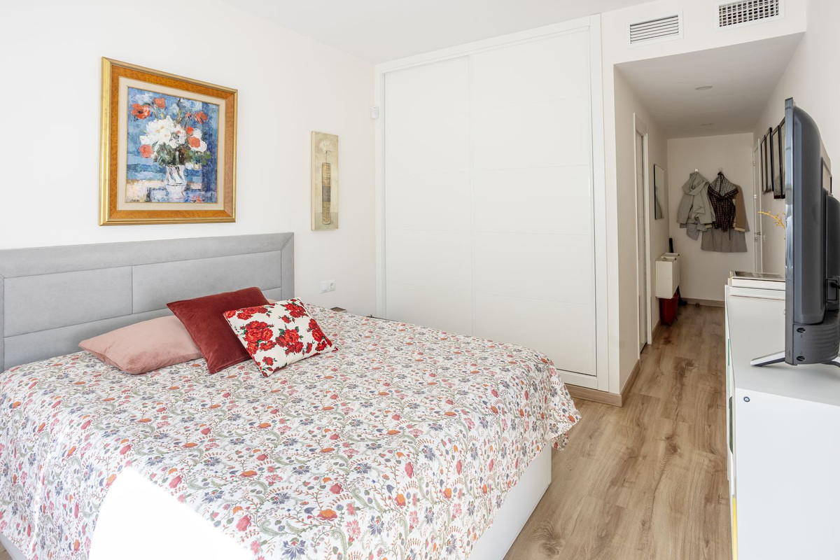 Se vende Apartamento Planta Media de 2 dormitorios en Costa Del Sol, Málaga, España