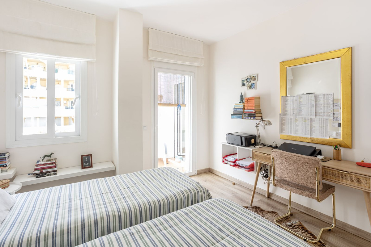 Se vende Apartamento Planta Media de 2 dormitorios en Costa Del Sol, Málaga, España