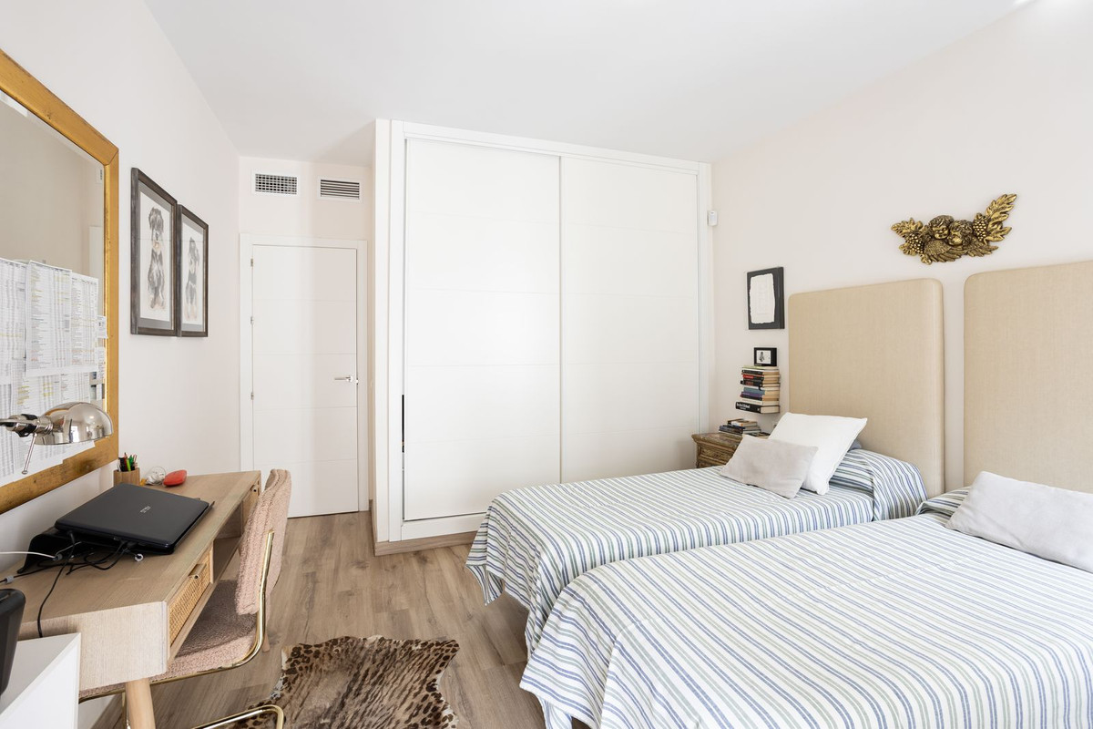 Se vende Apartamento Planta Media de 2 dormitorios en Costa Del Sol, Málaga, España