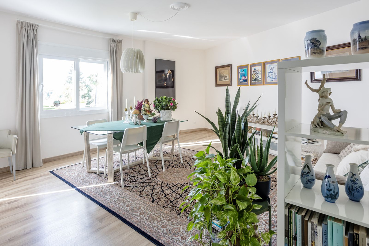 Se vende Apartamento Planta Media de 2 dormitorios en Costa Del Sol, Málaga, España