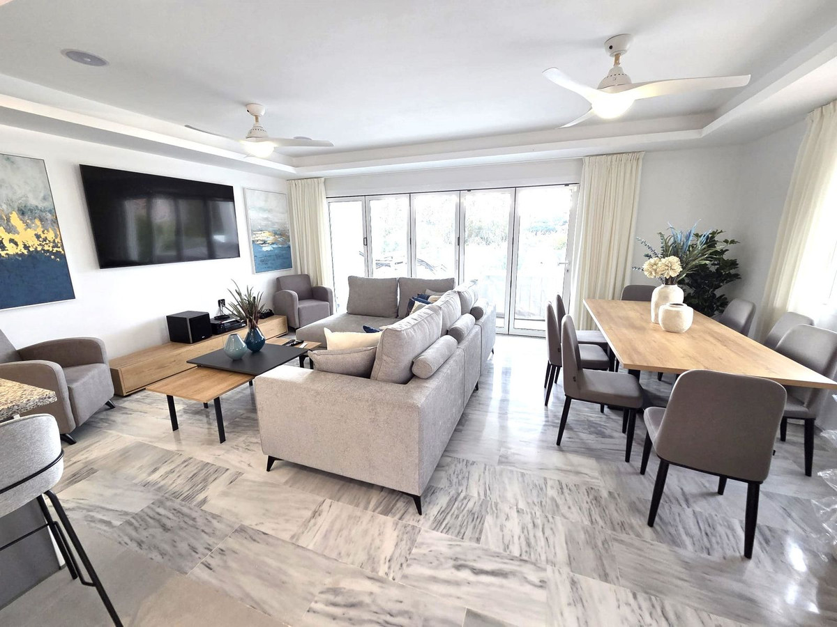 Se vende Pareada de 4 dormitorios en Costa Del Sol, Málaga, España