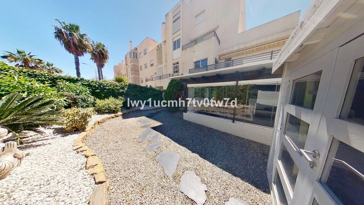 Se vende Apartamento Planta Baja de 3 dormitorios en Costa Del Sol, Málaga, España