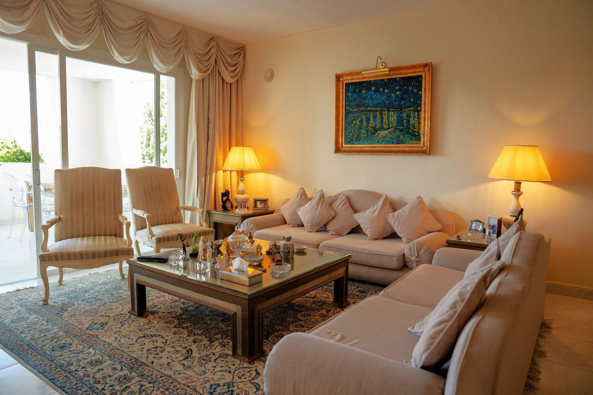 4 Bed Apartment for sale in Puerto Banús Costa Del Sol, Málaga, Spain