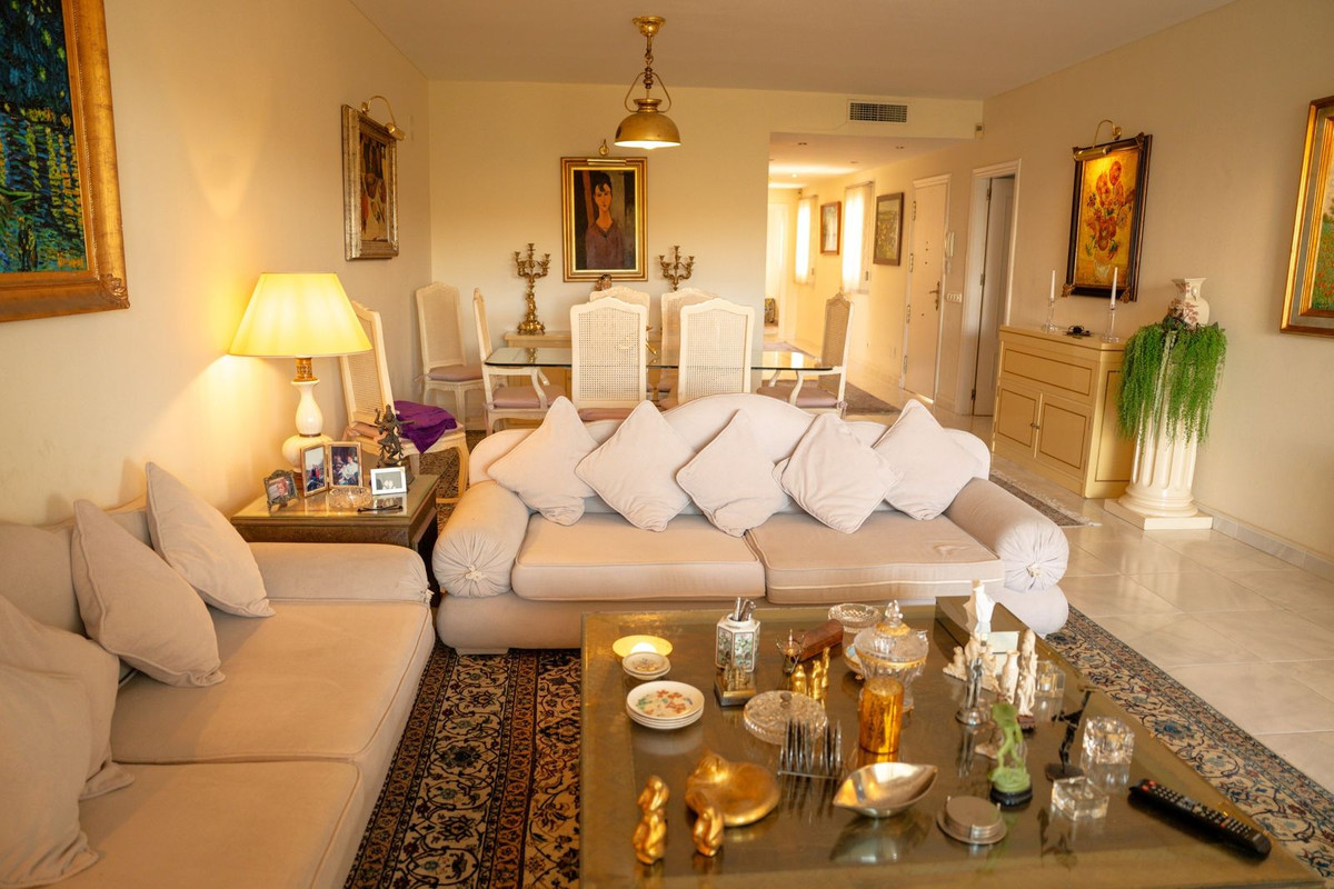 4 Bed Apartment for sale in Puerto Banús Costa Del Sol, Málaga, Spain