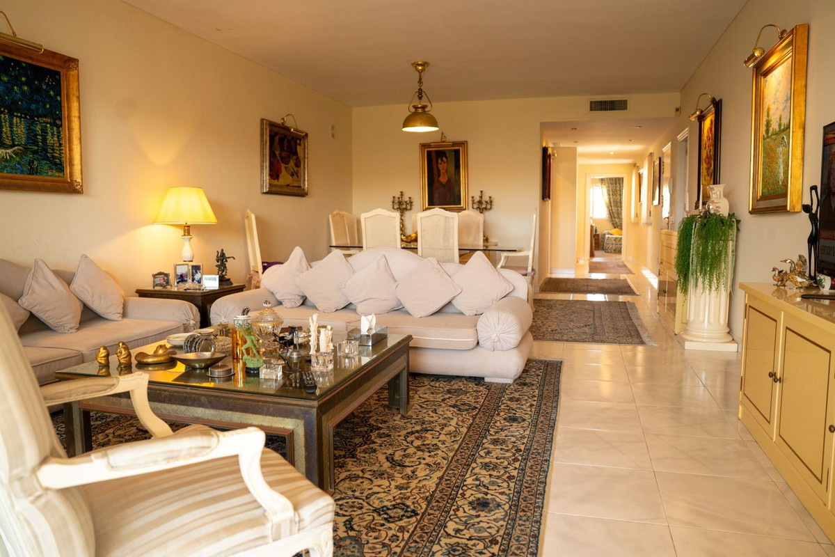 4 Bed Apartment for sale in Puerto Banús Costa Del Sol, Málaga, Spain