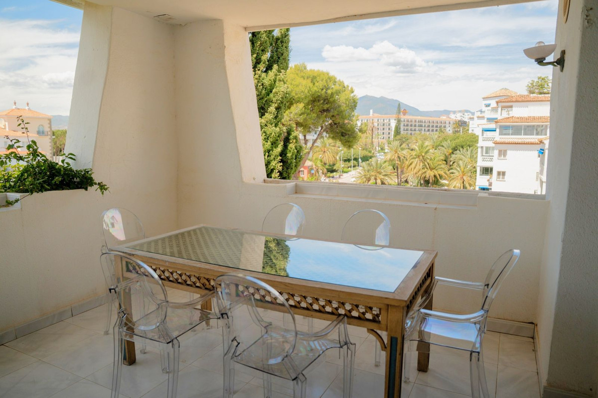 4 Bed Apartment for sale in Puerto Banús Costa Del Sol, Málaga, Spain