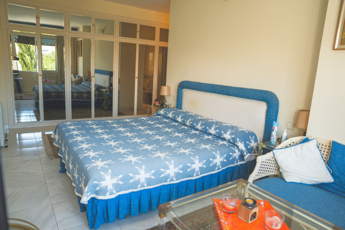 4 Bed Apartment for sale in Puerto Banús Costa Del Sol, Málaga, Spain