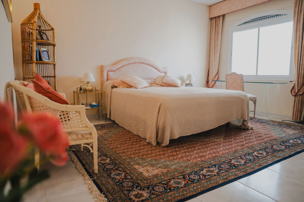4 Bed Apartment for sale in Puerto Banús Costa Del Sol, Málaga, Spain