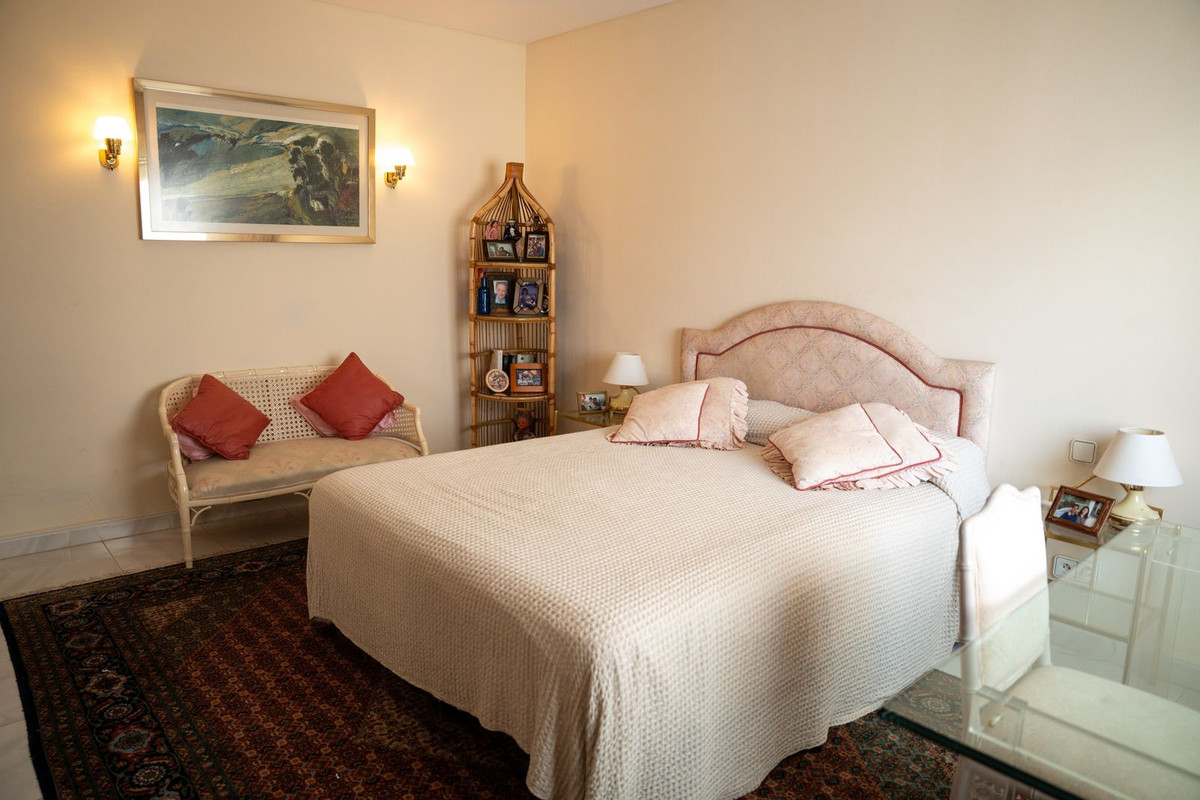4 Bed Apartment for sale in Puerto Banús Costa Del Sol, Málaga, Spain