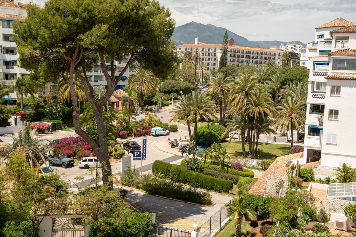 4 Bed Apartment for sale in Puerto Banús Costa Del Sol, Málaga, Spain