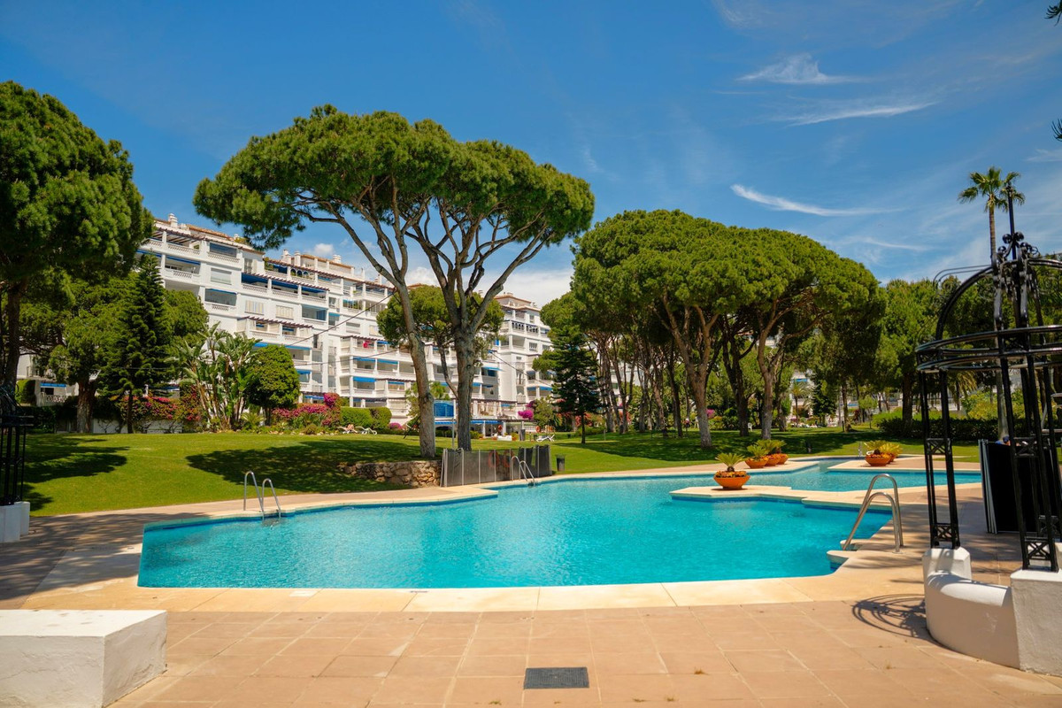 4 Bed Apartment for sale in Puerto Banús Costa Del Sol, Málaga, Spain