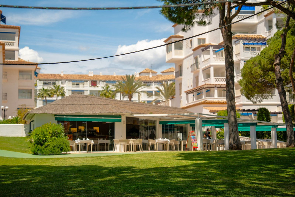 4 Bed Apartment for sale in Puerto Banús Costa Del Sol, Málaga, Spain