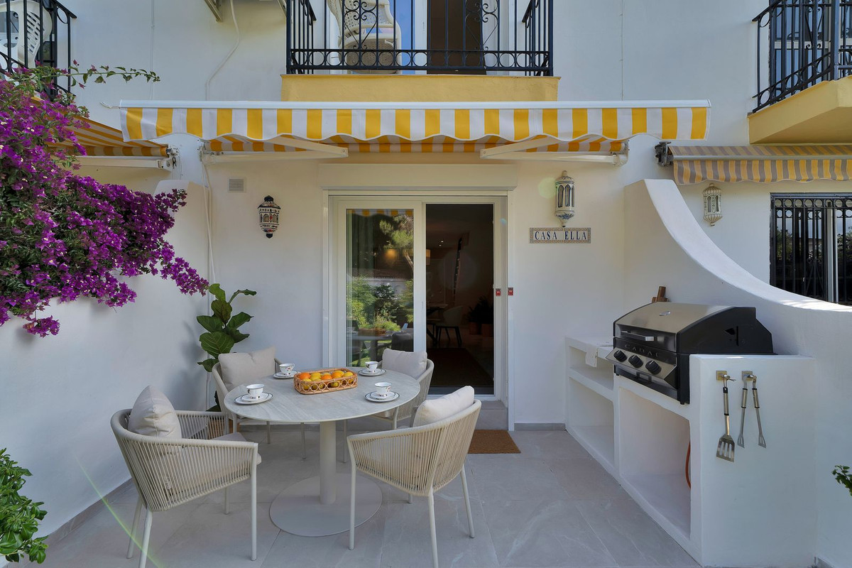 2 Bed Townhouse for sale in Calahonda Costa Del Sol, Málaga, Spain