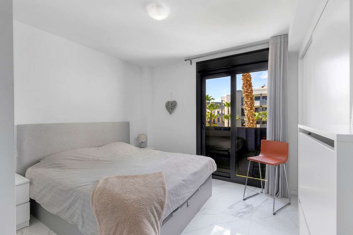 Se vende Apartamento Planta Media de 2 dormitorios en Costa Blanca, Alicante, España