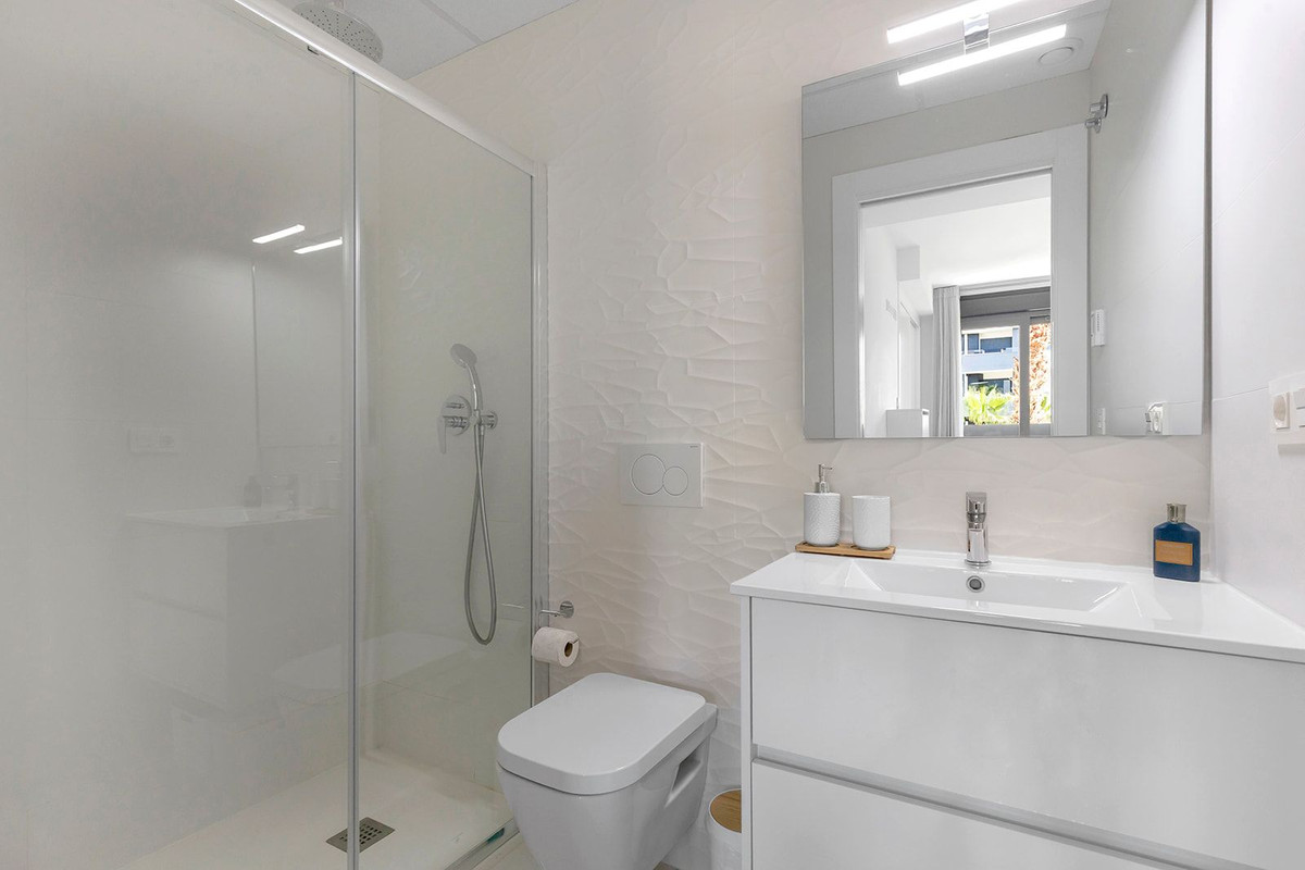 Se vende Apartamento Planta Media de 2 dormitorios en Costa Blanca, Alicante, España